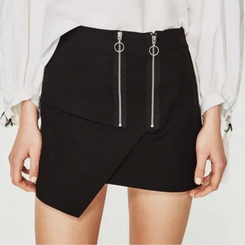 NWT ZARA Trafaluc Black Mini Skirt Asymmetrical Double Zip Detail Size M